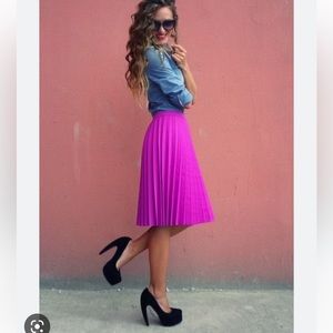H&M Magenta Pleated Skirt Size 4